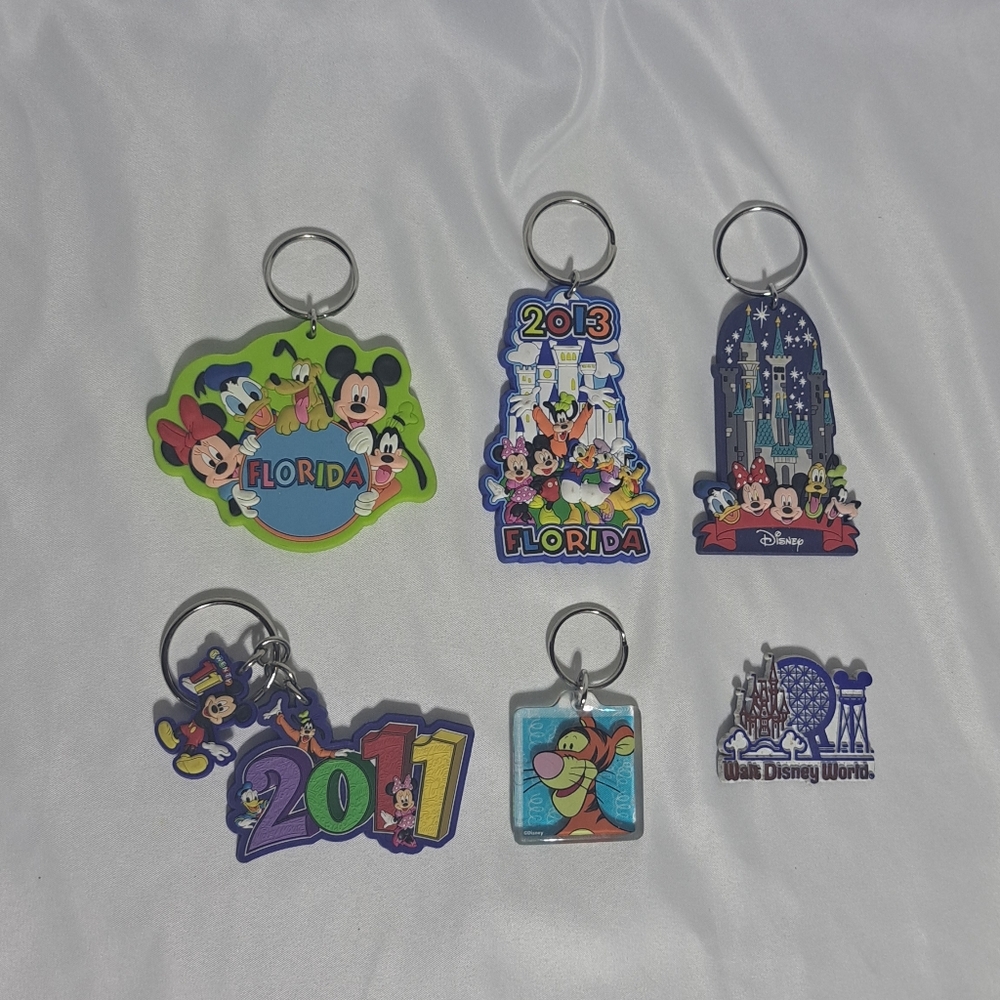 Walt Disney World Collectible Souvenir Keychains And Magnet 2011 2013 - Lot Of 6
